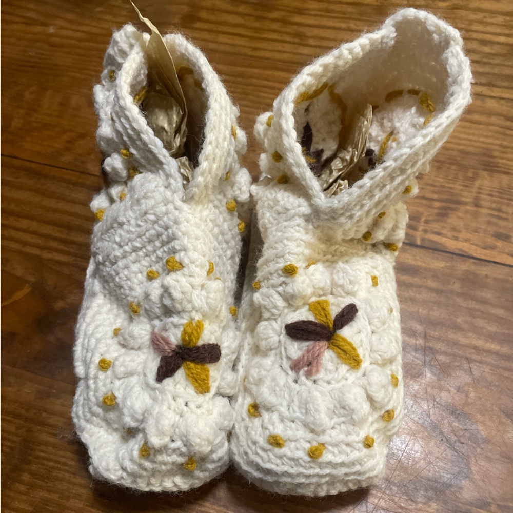 Vintage Handmade Crochet Slippers Women’s M/L New unique warm comfy